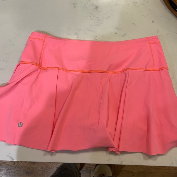 RARE COLOR PINK LULULEMON SKIRT, Size 10, WORE ONCE - Picture 2 of 2